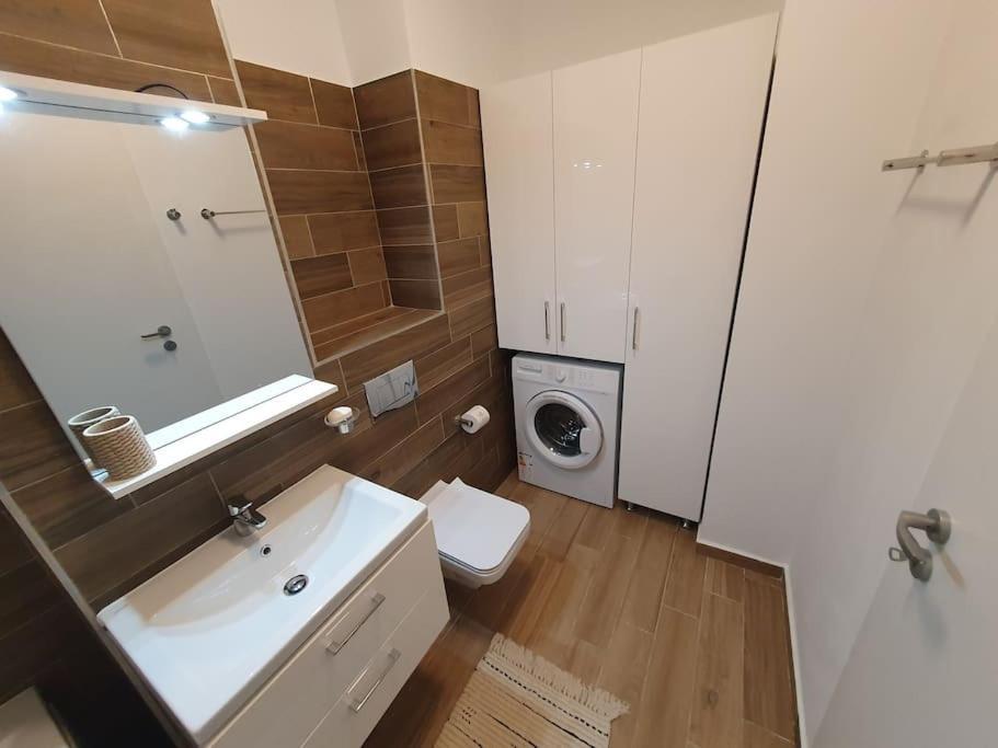 Ferienwohnung New Luxury Flat Near City Center Timişoara Exterior foto